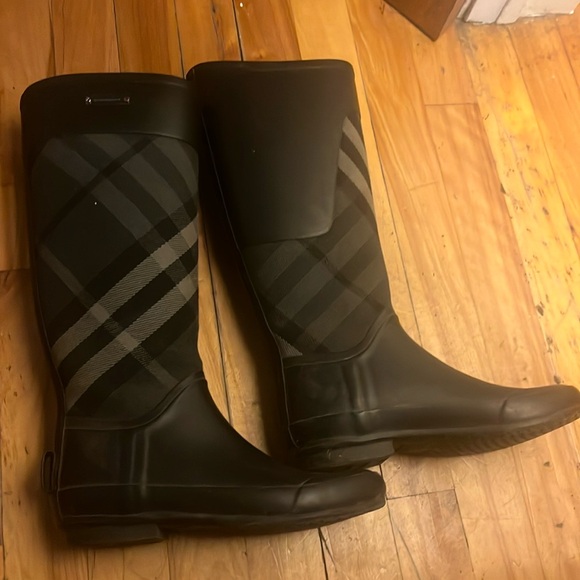Burberry Rain Boots - Picture 5 of 9